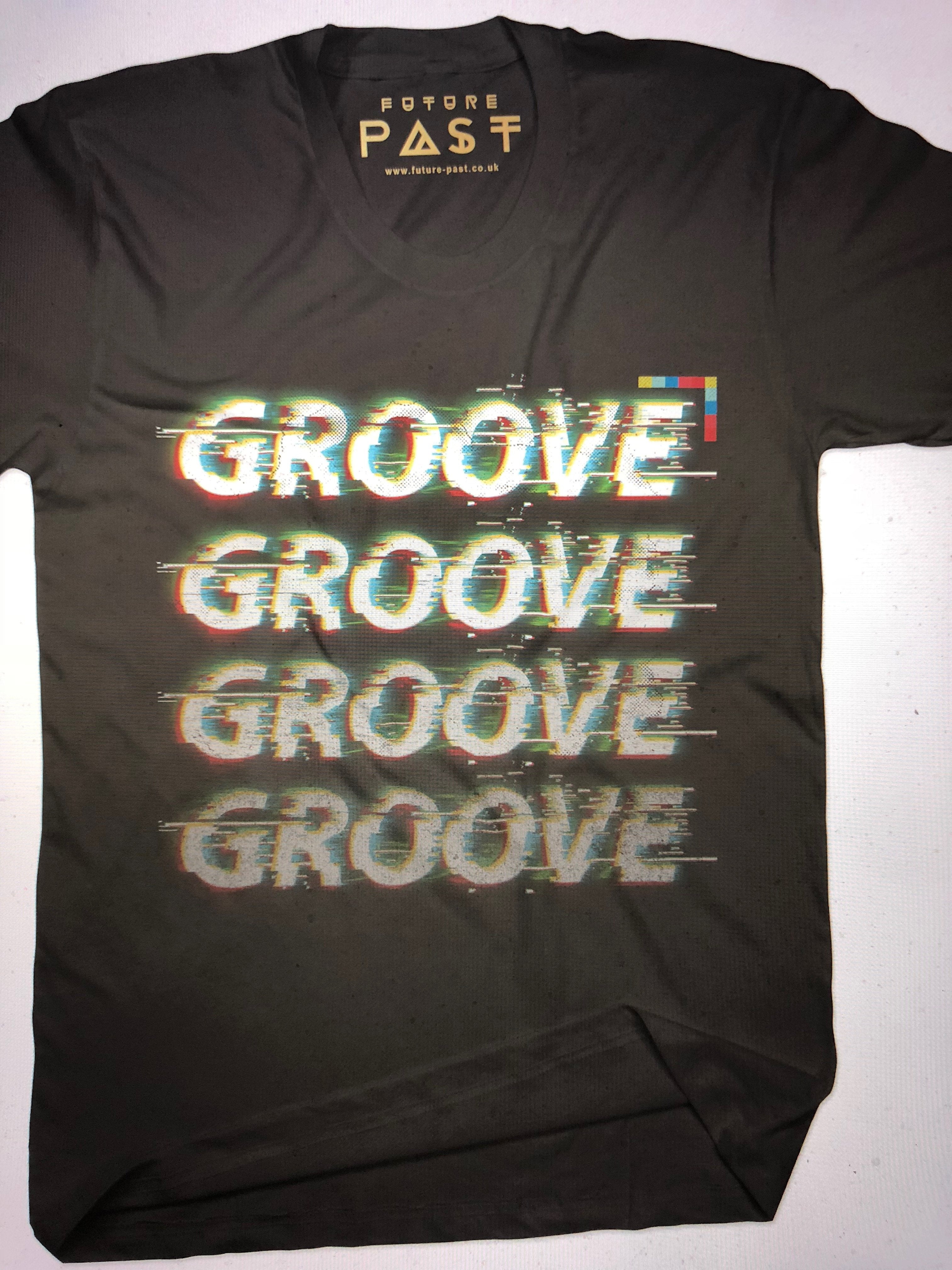 Groove Is In The T-Shirt / Khaki-Future Past-Essential Republik